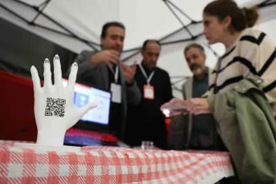 Elazığ'da lise öğrencileri tarafından geliştirilen Alzheimer hastalarına yönelik QR kodlu tanımlama sistemi
