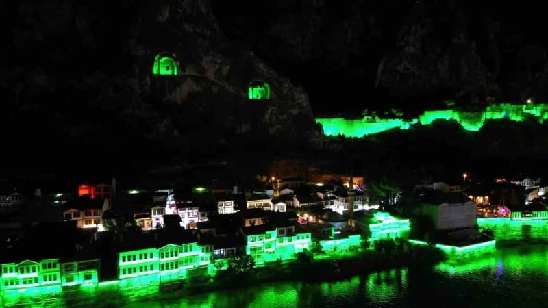 2015 yılından bu yana UNESCO Dünya Mirası Geçici Listesi'nde bulunan Harşena Dağı ile Pontus Kral Kaya Mezarları, Kızlar