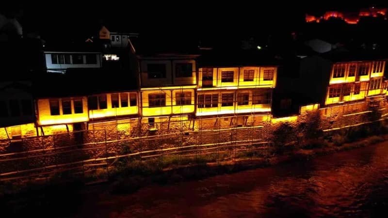 Hatice Yılmaz da aydınlatma projesi sayesinde Amasya'nın ve Yalıboyu Evlerinin güzelliğinin gece de görülebildiğini söyl
