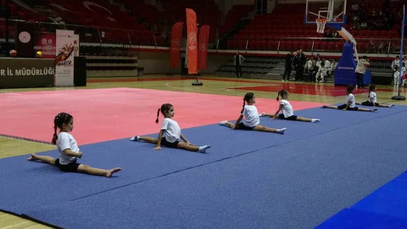 Samsun’da Türk sporunun temel taşlarından biri olan Amatör Spor, bu yıl da çeşitli etkinliklerle Samsun’da coşkuyla kutl