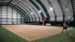 Diyarbakır’da düzenlenen 16. Amed Cup Tenis Turnuvası’nda sporcular kortta mücadele ediyor