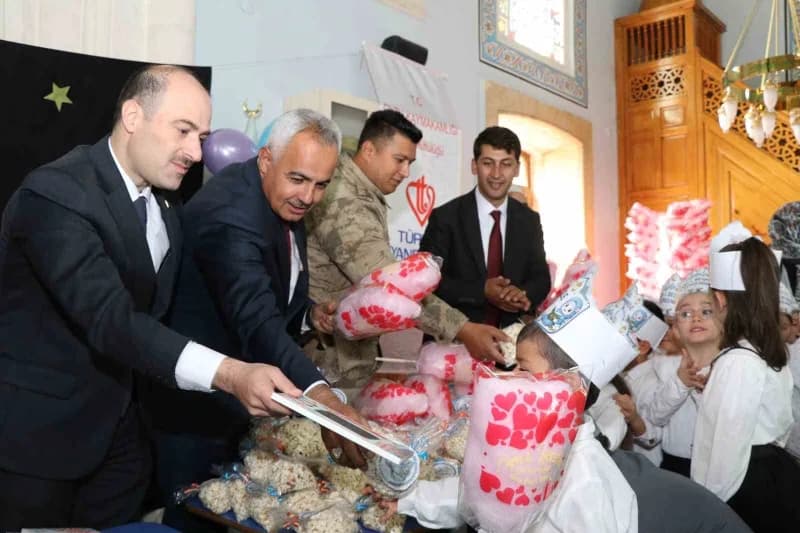 Erzurum’un Oltu ilçesinde, İlçe Müftülüğüne bağlı 4-6 yaş Kur’an kurslarında eğitim gören öğrenciler için Geleneksel "Am
