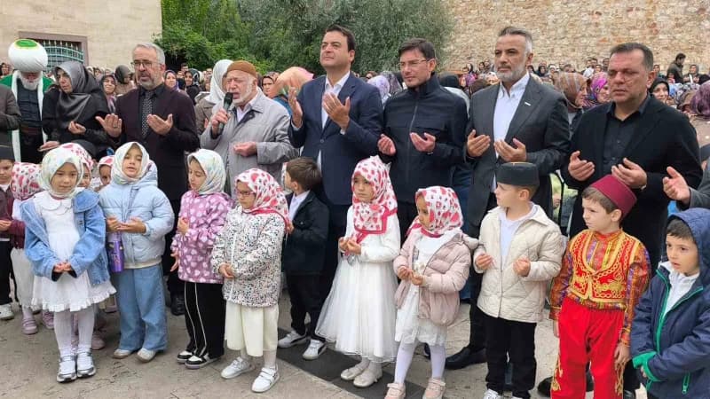 Tokat’ta bu yıl ikincisi düzenlenen Osmanlı geleneği Amin Alayı programında, 4-6 yaş grubu öğrenciler tarihi Sulusokak’t