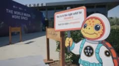 IAC 2026 Antalya’da kurulan Anadoludakiler Bazaar Space Mission alanında Anadolu kültürüne ait ürünler ve uzay temalı ta