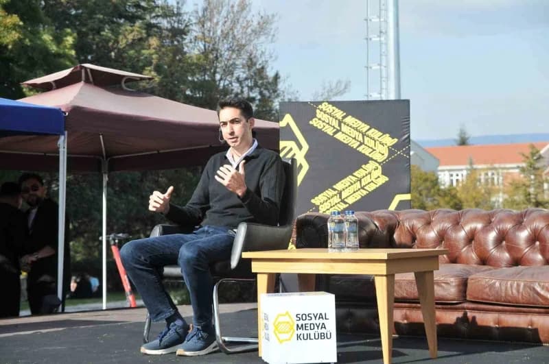 Anadolu Üniversitesi Öğrenci Kulüpleri Koordinatörlüğüne bağlı Sosyal Medya Kulübü tarafından Anadol