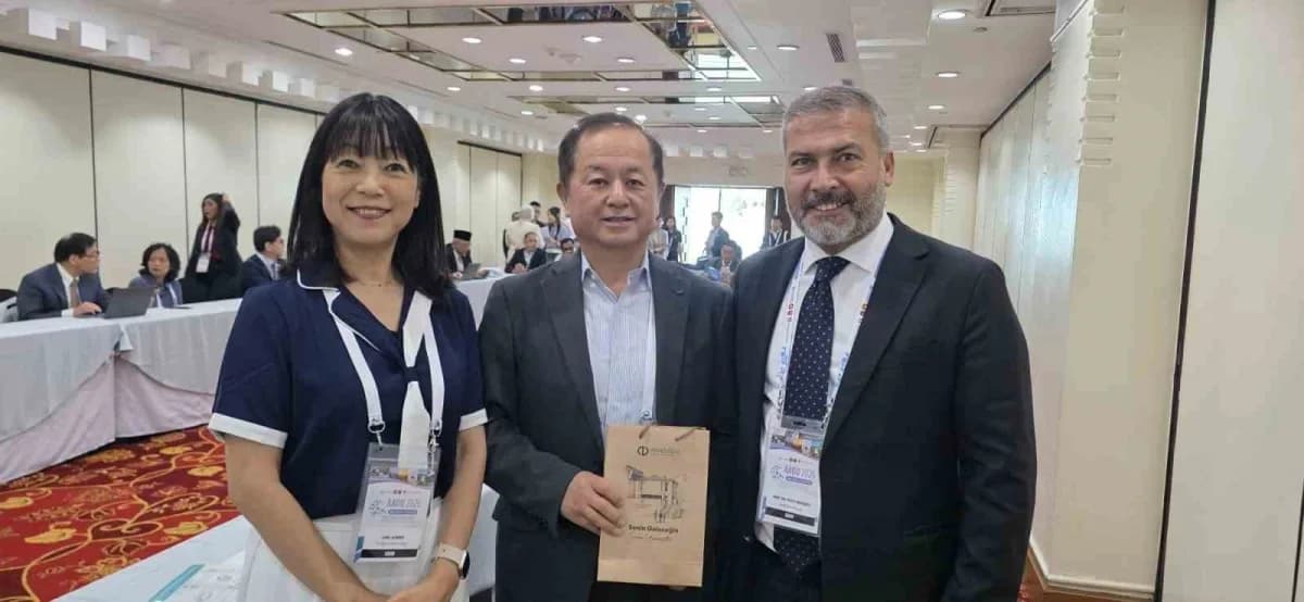 Anadolu Üniversitesi Rektörü Prof. Dr. Yusuf Adıgüzel, Filipinler'de düzenlenen 39'uncu AAOU Yıllık
