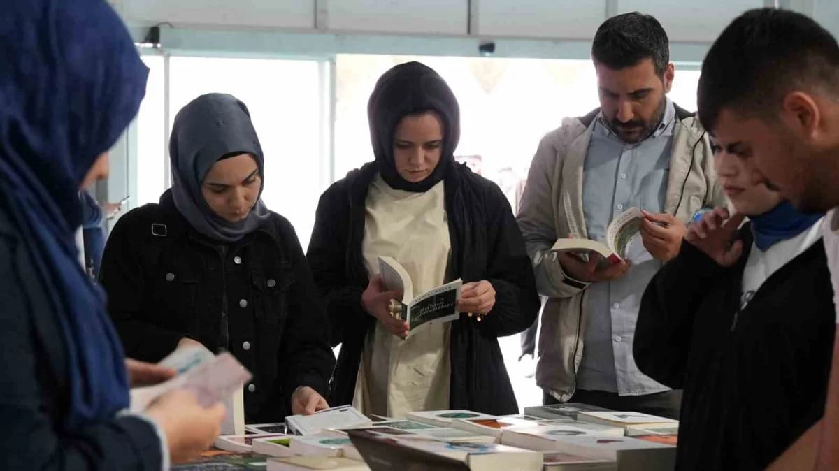 Türkiye’nin ilk ve tek UNESCO Edebiyat Şehri’nde "Gel ve Fark Et" temasıyla bu yıl 11’incisi düzenlenen Uluslararası Kah
