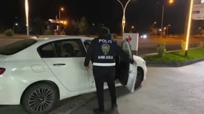 Ankara merkezli 5 ilde düzenlenen dolandırıcılık operasyonunda polis ekipleri ve tutuklanan şüpheliler