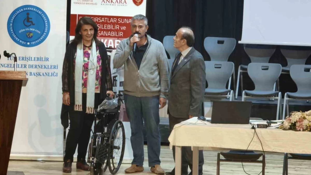 Ankara Kalkınma Ajansı tarafından engelli bireylerin ailelerine yönelik eğitim programından bir kare