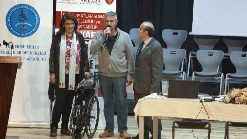 Ankara Kalkınma Ajansı tarafından engelli bireylerin ailelerine yönelik eğitim programından bir kare