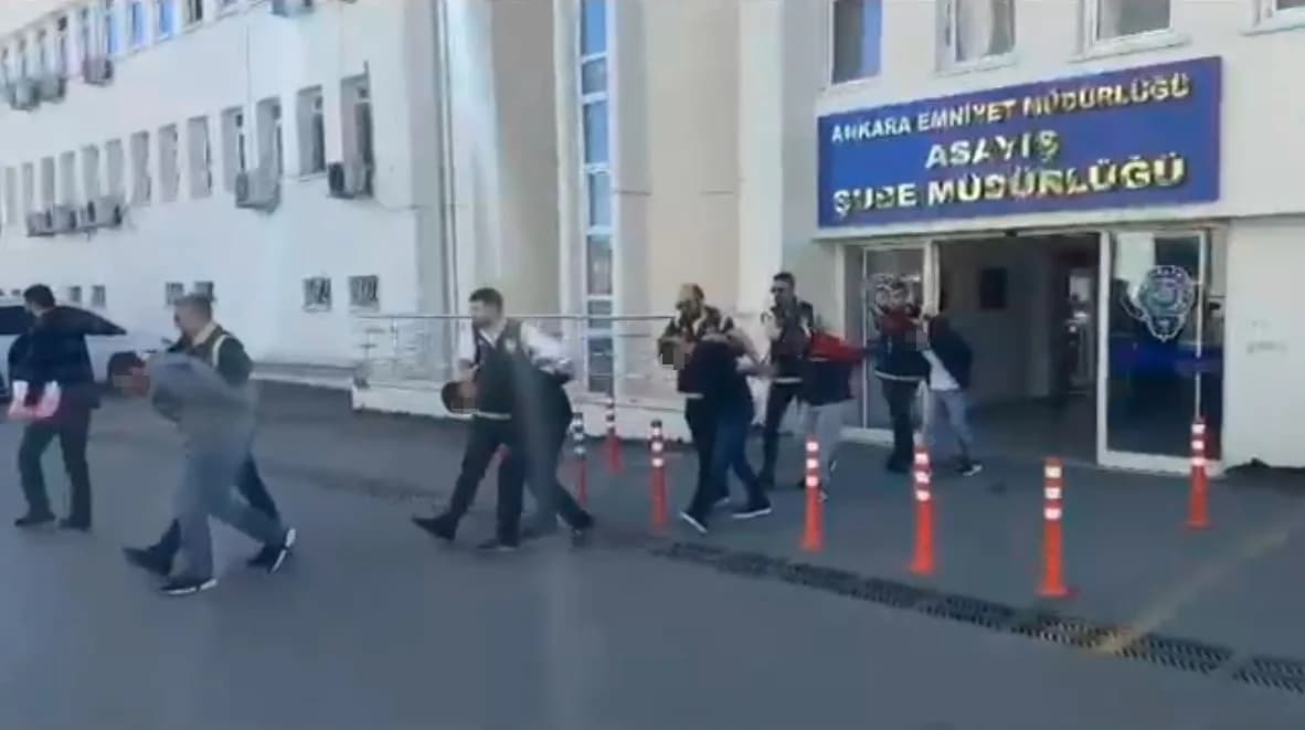 Ankara’da iş yerine ve araçlara yönelik gece yarısı silahlı saldırı sonrası polis incelemesi