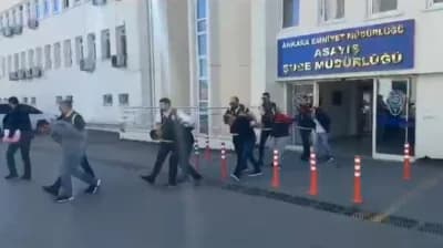 Ankara’da iş yerine ve araçlara yönelik gece yarısı silahlı saldırı sonrası polis incelemesi