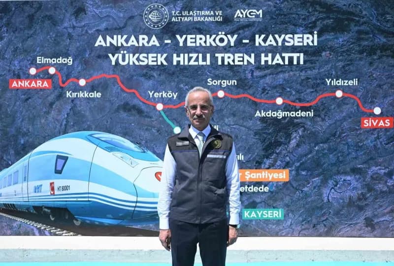 Ulaştırma ve Altyapı Bakanı Abdulkadir Uraloğlu (Arşiv)
