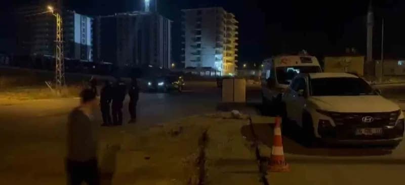 Ankara'nın Pursaklar ilçesinde uygulama noktasında durdurulan bir araçtan ateş açılması sonucunda polis memuru Ahmet Tür