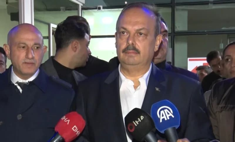 Ankara'nın Pursaklar ilçesinde uygulama noktasında durdurulan bir araçtan ateş açılması sonucunda polis memuru Ahmet Tür