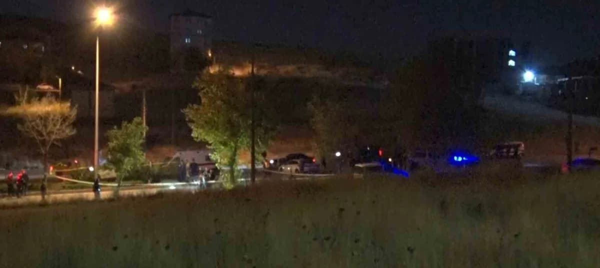 Ankara'nın Pursaklar ilçesinde uygulama noktasında durdurulan bir araçtan ateş açılması sonucunda polis memuru Ahmet Tür