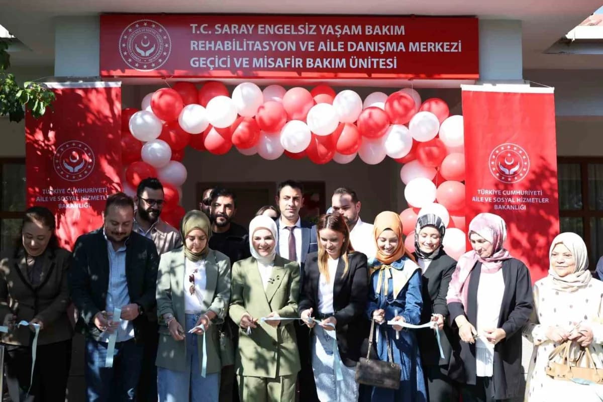 Bakan Göktaş, burada engelli bireylerin ailelerine kısa süreli Bakım desteği sunan "Nefes Merkezi"nin açılışını gerçekle