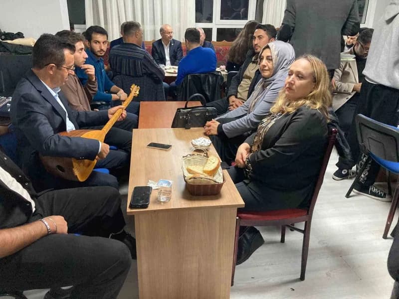 Erzurum Sosyal, İktisadi Araştırma Ve Geliştirme Vakfı (ESAV), Ankara’da Üniversite eğitimi gören Erzurumlu Gençleri düz