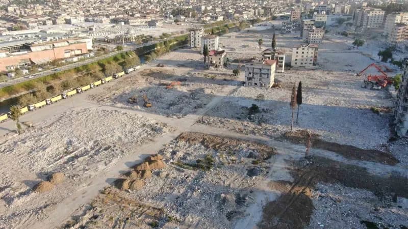 Hatay'da depremde tamamen yıkılan Antakya ilçesinin kalbi olan Atatürk Caddesi (Arşiv)