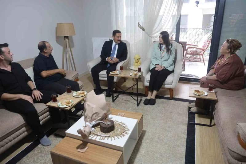 Vali Mustafa Masatlı, eşi Esra Masatlı ve Çuhadar ailesi