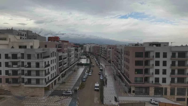 Hatay'da depremde tamamen yıkılan Antakya ilçesinin kalbi olan Atatürk Caddesi, yeniden inşa edilen konut ve iş yerlerin