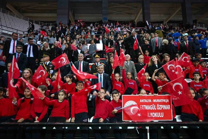 29 Ekim Cumhuriyet Bayramı'nın 103'üncü yıl dönümü, Antalya'da düzenlenen törenle kutlandı. Meteorol