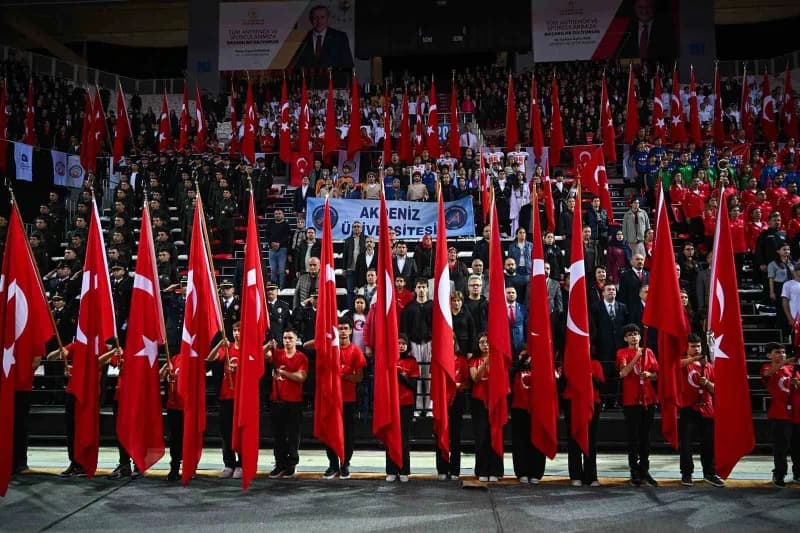 Antalya 10 bin kişilik spor salonunda 29 Ekim Cumhuriyet Bayramı kutlamaları