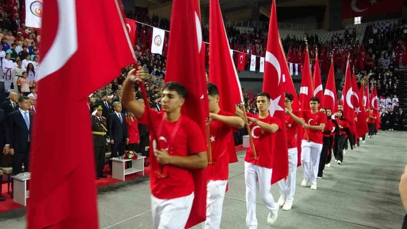 29 Ekim Cumhuriyet Bayramı'nın 103'üncü yıl dönümü, Antalya'da düzenlenen törenle kutlandı. Meteorol