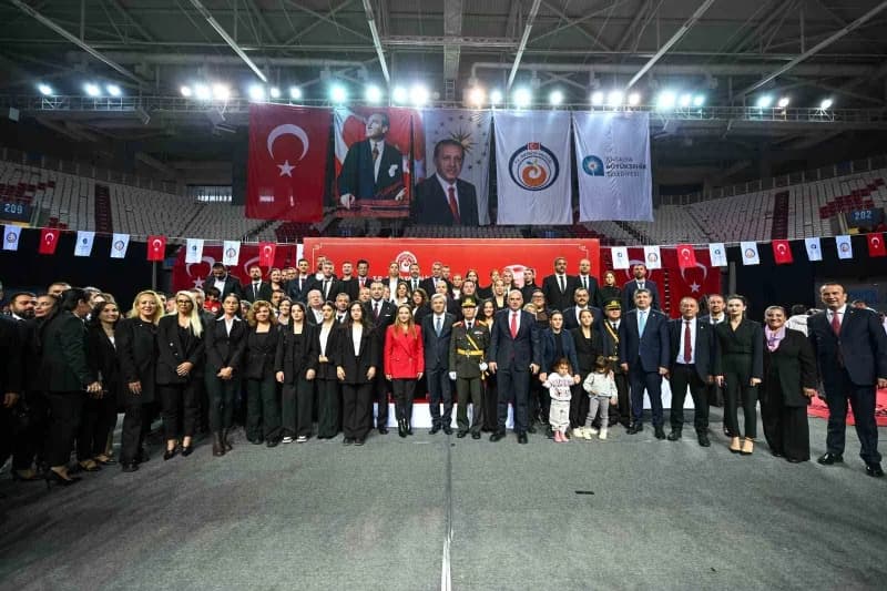 29 Ekim Cumhuriyet Bayramı'nın 103'üncü yıl dönümü, Antalya'da düzenlenen törenle kutlandı. Meteorol