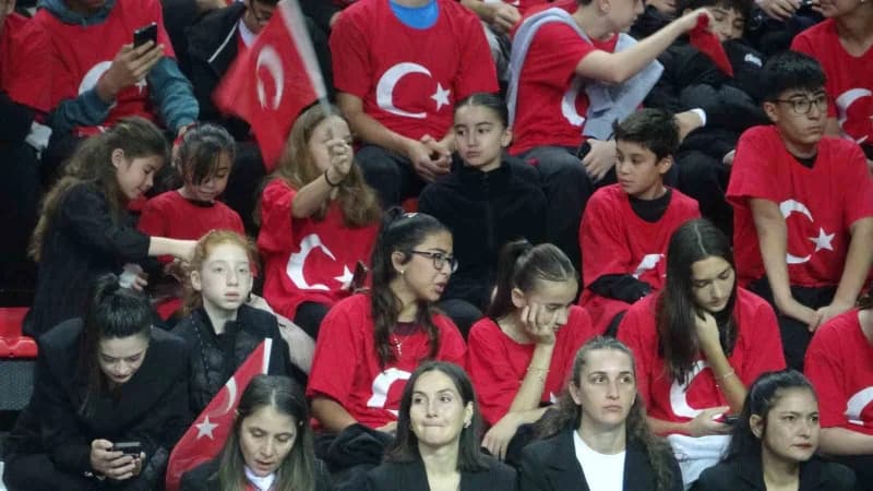 29 Ekim Cumhuriyet Bayramı'nın 103'üncü yıl dönümü, Antalya'da düzenlenen törenle kutlandı. Meteorol