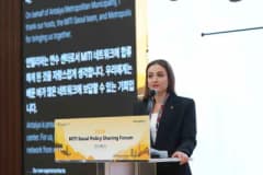 Seoul Smart Life Week etkinliğinde Antalya Büyükşehir Belediyesi Başkan Vekili Büşra Özdemir konuşma yapıyor