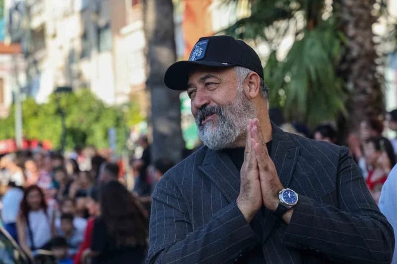 Bu yıl 63'üncüsü düzenlenen Uluslararası Antalya Altın Portakal Film Festivali'nin geleneksel kortej