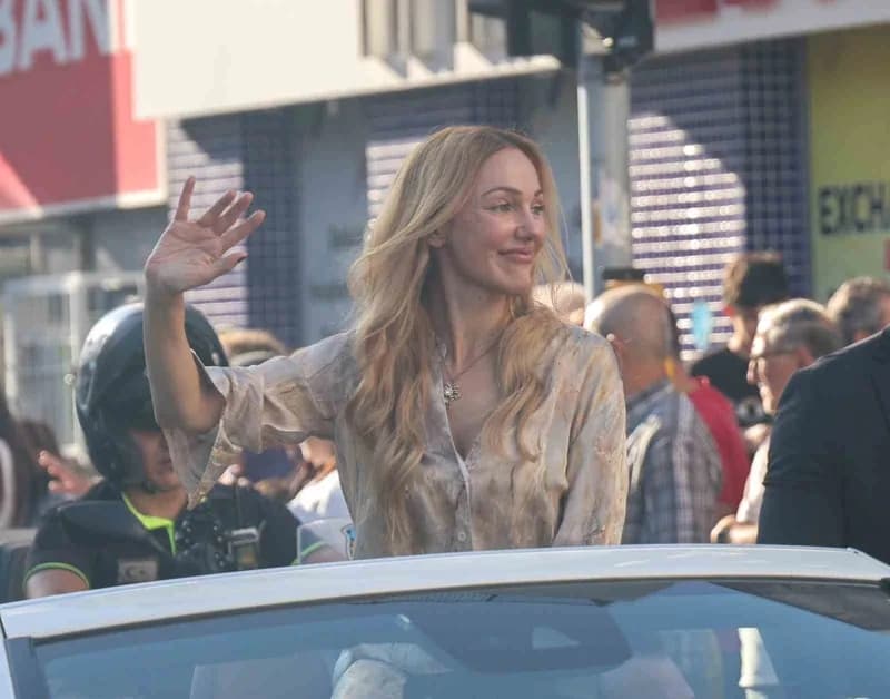 Bu yıl 63'üncüsü düzenlenen Uluslararası Antalya Altın Portakal Film Festivali'nin geleneksel kortej