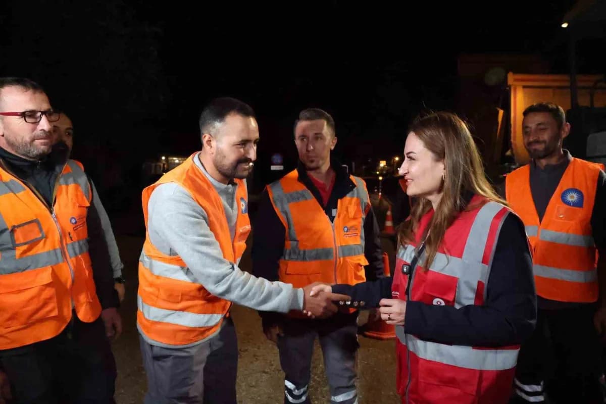Antalya Büyükşehir Belediyesi, kent genelinde ulaşım konforunu artırmak ve yolları daha güvenli hale