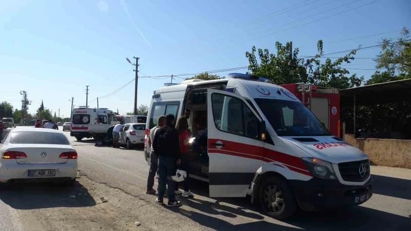 Kazayı gören vatandaşların 112 Acil Çağrı Merkezi'ne ihbarı ile olay yerine itfaiye, polis ve sağlık ekipleri sevk edild