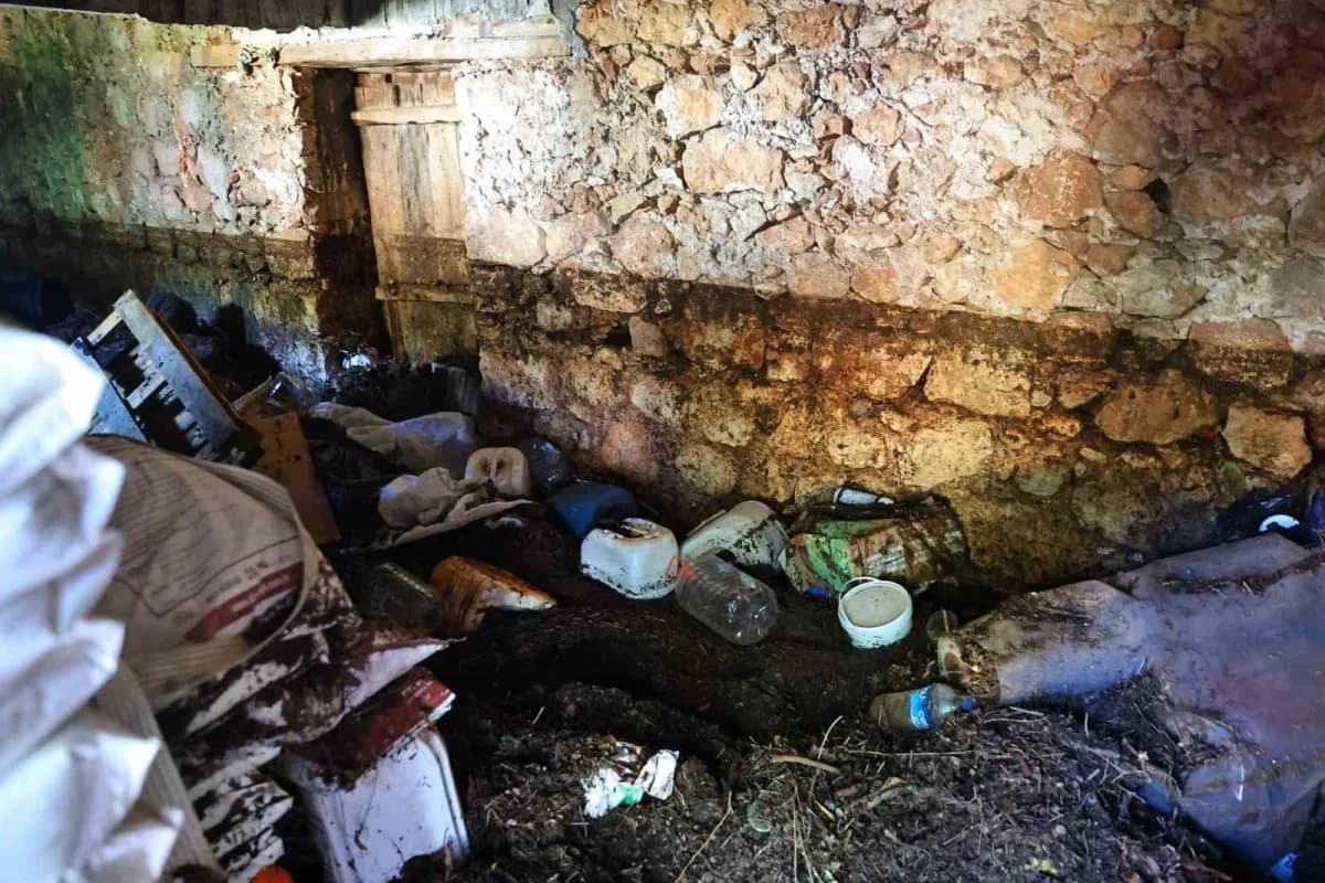 Ekipler sağanak yağış ve fırtınadan etkilenen Demre’nin Çevreli Mahallesi’nde hasar tespit ve destek çalışmalarına başla