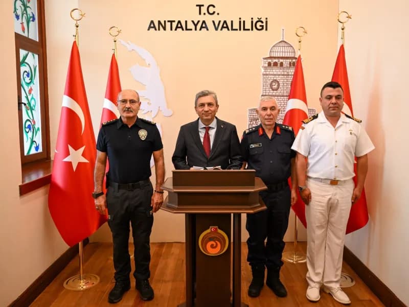 Antalya’da eylül ayında gerçekleşen asayiş olayları ve güvenlik operasyonlarına ilişkin toplantı ve denetim görüntüleri