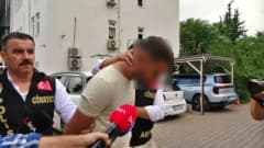 Antalya'da kadın cinayeti olay yerinde polis ekipleri ve adli tıp morgu