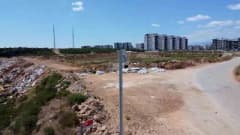 Antalya Kepez’de seyir halindeki beton mikserinden yola harç dökülmesi sonrası belediye ekiplerinin denetim yapması