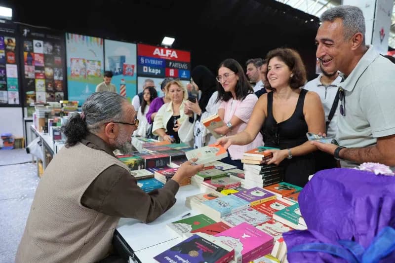 16. Antalya Kitap Fuarı'nı 1 milyon 173 Bin 627 kişi ziyaret etti