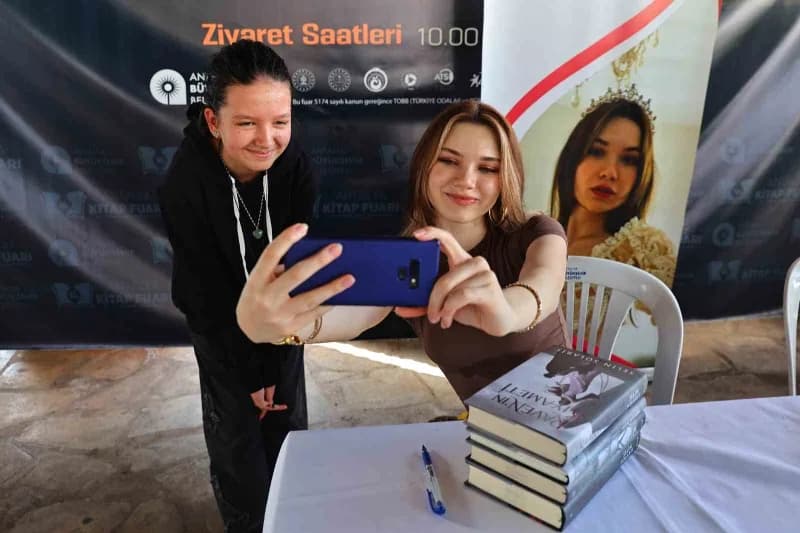 16. Antalya Kitap Fuarı'nı 1 milyon 173 Bin 627 kişi ziyaret etti