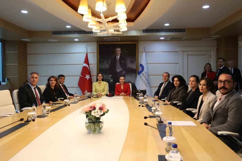 Antalya Büyükşehir Belediye Başkan Vekili Büşra Özdemir ile Korkuteli Belediye Başkanı Saniye Caran arasında iki önemli