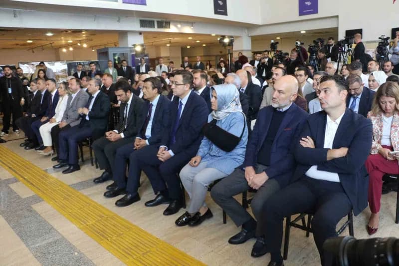 Türkiye Kültür Yolu Festivali'nin Antalya ayağı, Haşim İşcan Kültür Merkezi'nde Bakan Ersoy'un katıl
