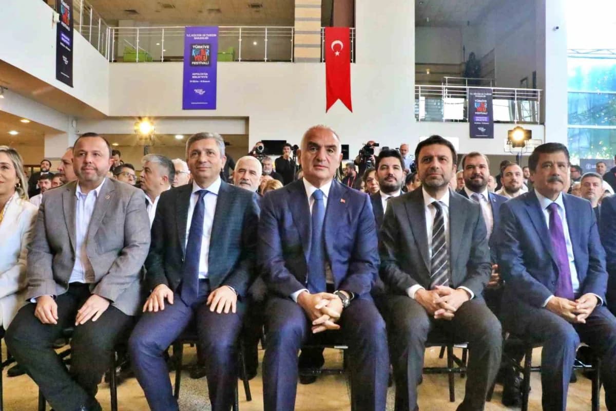 Türkiye Kültür Yolu Festivali'nin Antalya ayağı, Haşim İşcan Kültür Merkezi'nde Bakan Ersoy'un katıl