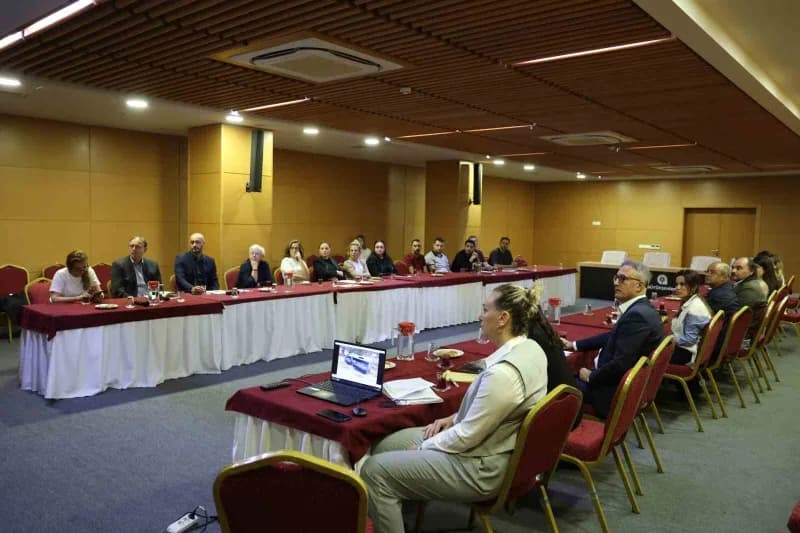Antalya Büyükşehir Belediyesi’nde Nürnberg heyetinin güneş enerjisi sistemi tanıtımı sırasında çekilmiş fotoğrafı