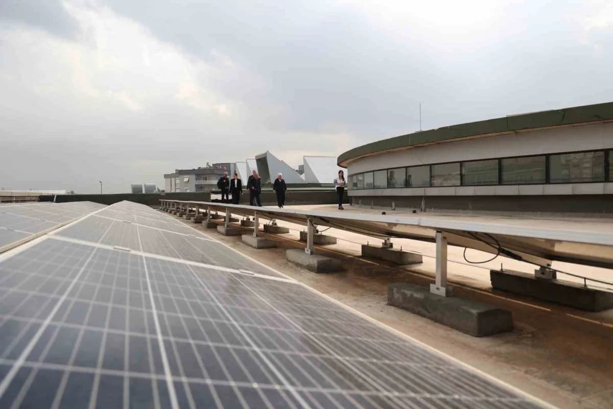 Program, Antalya Büyükşehir Belediyesi Ana Hizmet Binası'nda bulunan Güneş Enerjisi Sistemi (GES) uygulamasının tanıtımı
