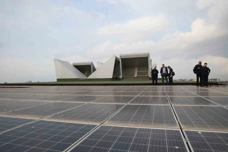 Program, Antalya Büyükşehir Belediyesi Ana Hizmet Binası'nda bulunan Güneş Enerjisi Sistemi (GES) uygulamasının tanıtımı