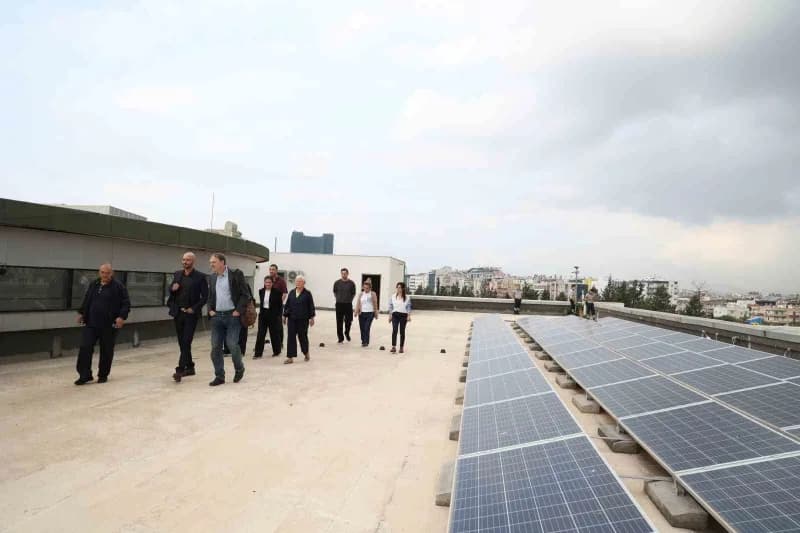 Program, Antalya Büyükşehir Belediyesi Ana Hizmet Binası'nda bulunan Güneş Enerjisi Sistemi (GES) uygulamasının tanıtımı
