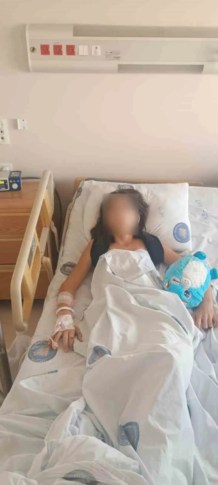 Antalya'nın Konyaaltı İlçesi'nde 25 Ağustos'ta okul servisinden indikten sonra yolun karşısına geçmeye çalışan 13 yaşınd
