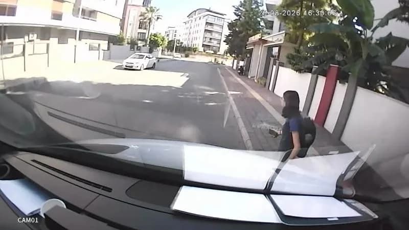 Antalya'nın Konyaaltı İlçesi'nde 25 Ağustos'ta okul servisinden indikten sonra yolun karşısına geçmeye çalışan 13 yaşınd